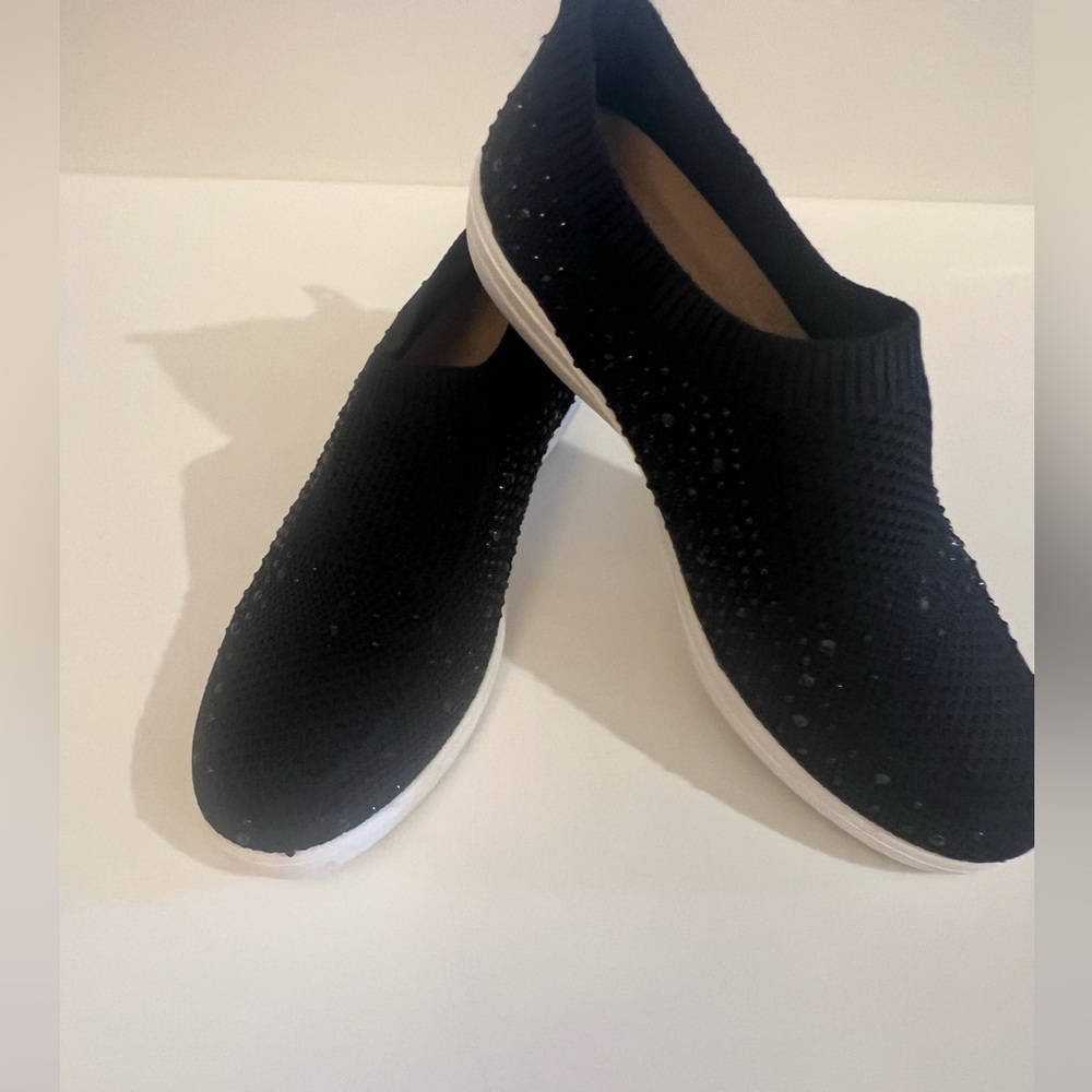 JEAN ARDOR WOMEN’S LIGHTWEIGHT, BREATHABLE BLACK SIZE 7 SLIP-ON WALKING SHOES